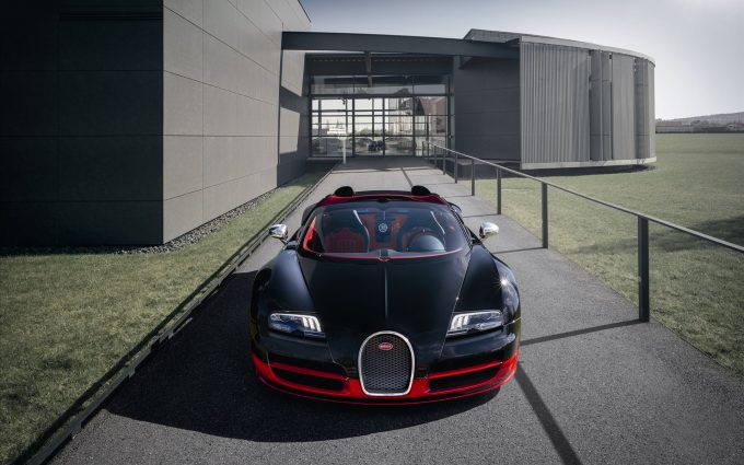 Bugatti Veyron Grand Sport Vitesse Black and Red