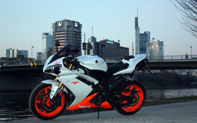Yamaha YZF R1 Orange White